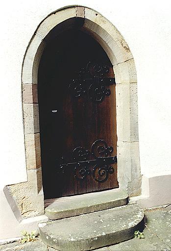 Mur sud de la nef, porte latérale secondaire.