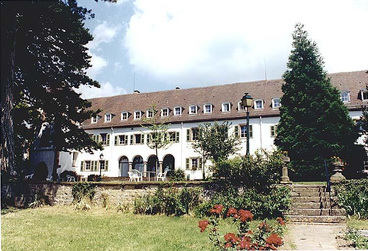 Elévation sud du bâtiment conventuel, avec la terrasse au 1er plan.