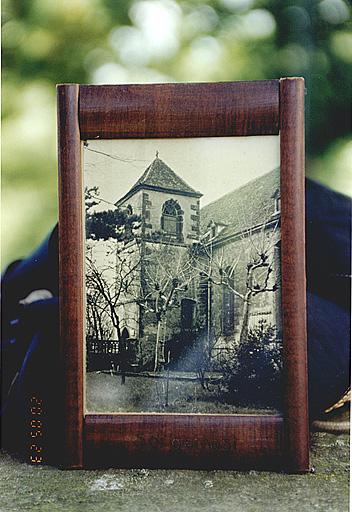 Reproduction d'une photographie ancienne, montrant le clocher de la chapelle, avant transformation (propriété privée).