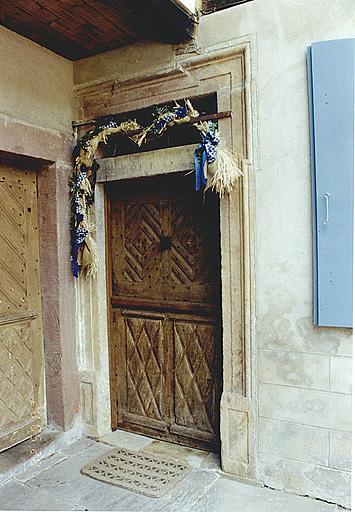 Porte d'entrée du moulin.