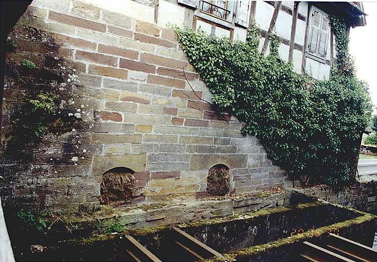 Moulin, mur-pignon postérieur, emplacement des roues.