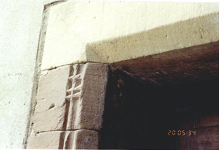 Porte du moulin, détail du chambranle.