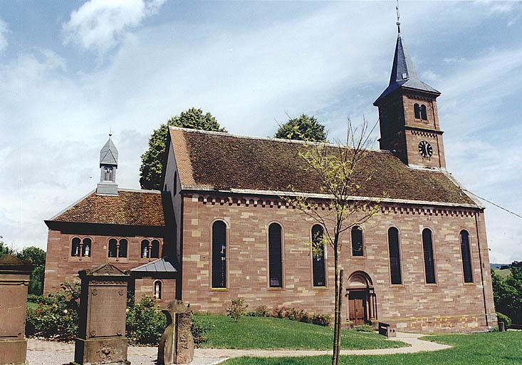 Elévation latérale sud. L'ancienne chapelle catholique est à gauche.