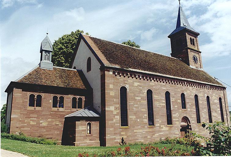 Elévation sud de la nef et de l'ancienne chapelle catholique.