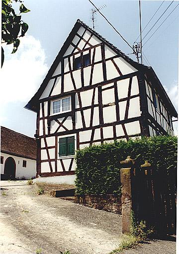 Mur-pignon du logis.