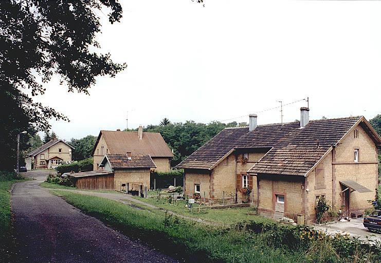 Vue de la cité à côté de la gare, chemin de la Gare.
