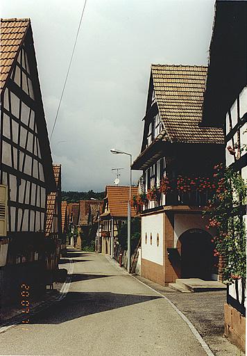 Vue de la rue des Frères (No 7 à 13).