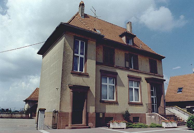 Hinterfeld, vue de l'école, 11 rue Principale.