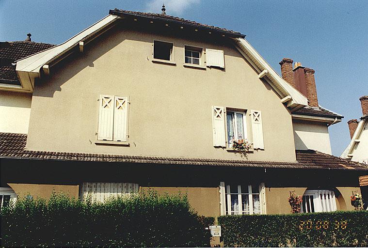 Cité des officiers, rue des Acacias.