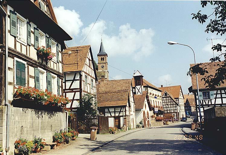 Vue de la rue Principale, vers le nord.