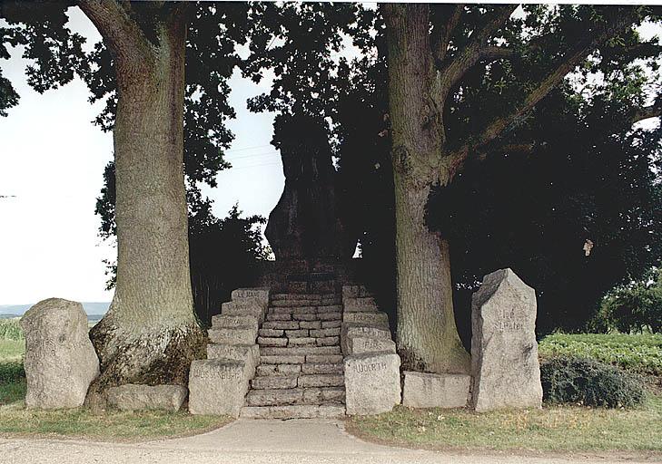 Vue du monument commémoratif du 5e Régiment d'Infanterie de Thuringe No94 (K), route de Woerth.
