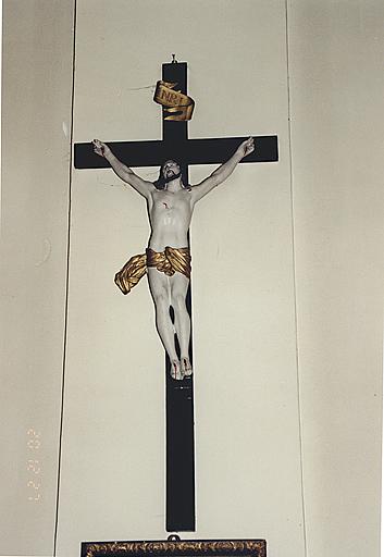 Vue d'une croix : Christ en croix.