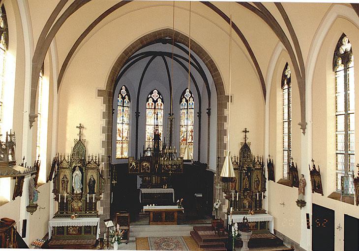 La nef et le choeur vus depuis la tribune d'orgue.