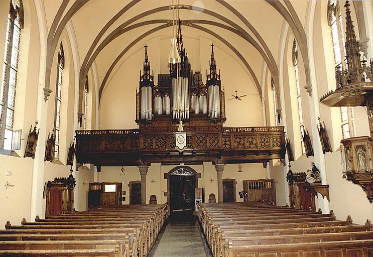 La nef vers la tribune d'orgue.