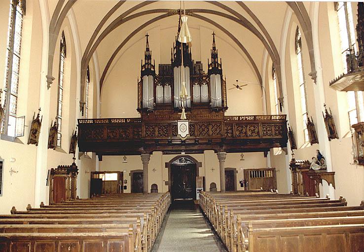 La nef vers la tribune d'orgue.