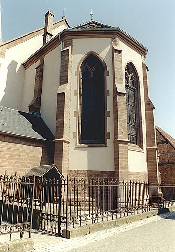 Le choeur vu depuis la rue de la Toussaint.