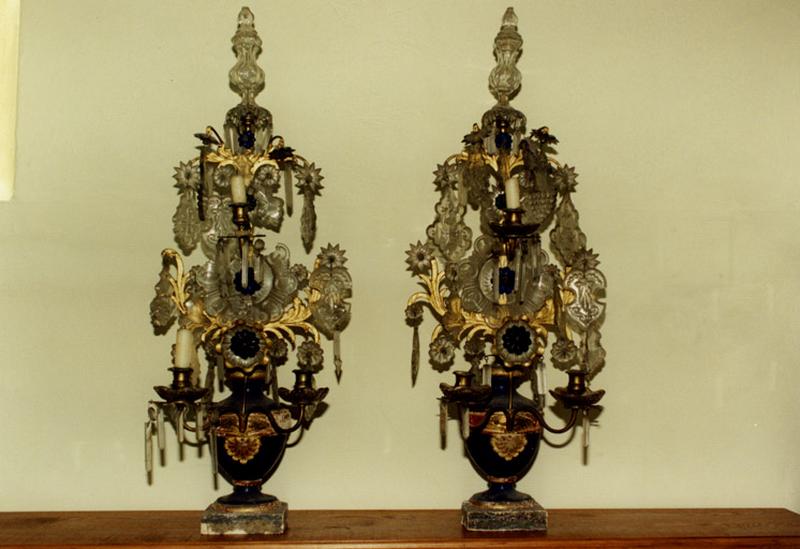 Ensemble de deux vases-bouquets d'autel, 19e siècle.