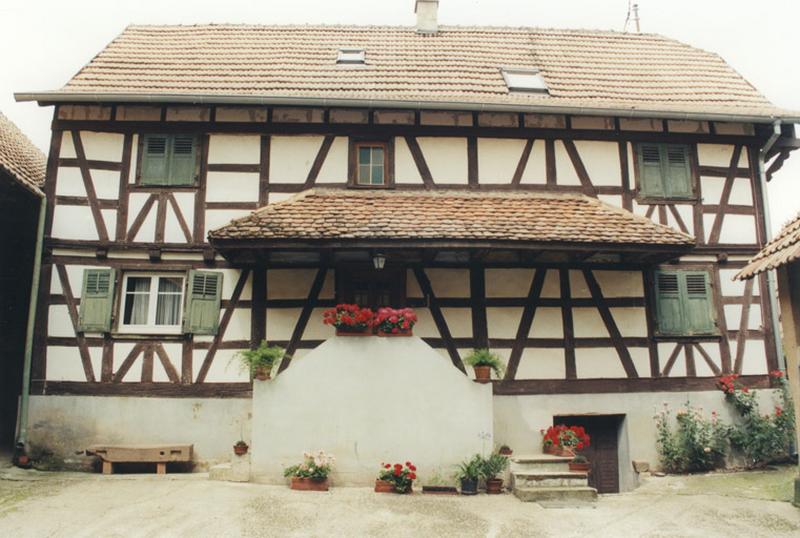 Mur-gouttereau du logis sur cour.