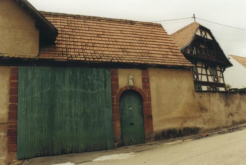 Vue d'ensemble sur la rue.