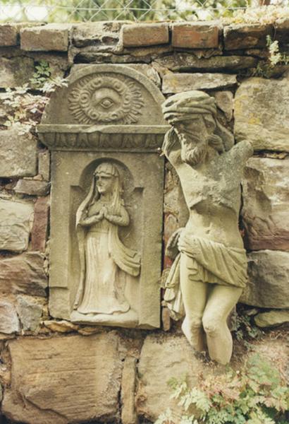 Fragments de croix monumentale, 2e quart du 19e siècle (?).