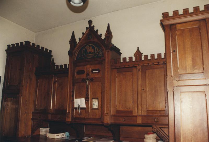 Meuble de sacristie, détail du corps supérieur.