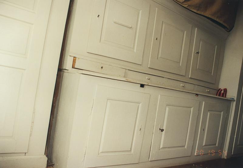 Meuble de sacristie ; armoire, 19e siècle. Vue d'ensemble du meuble.