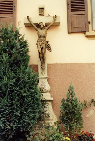 Croix de chemin G, rue des Tilleuls, 1787 (Christ en fonte du 19e siècle).