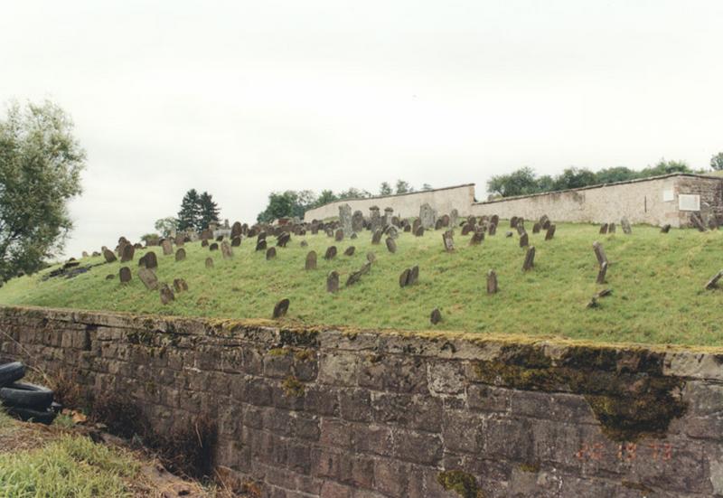 Partie inférieure du cimetière.