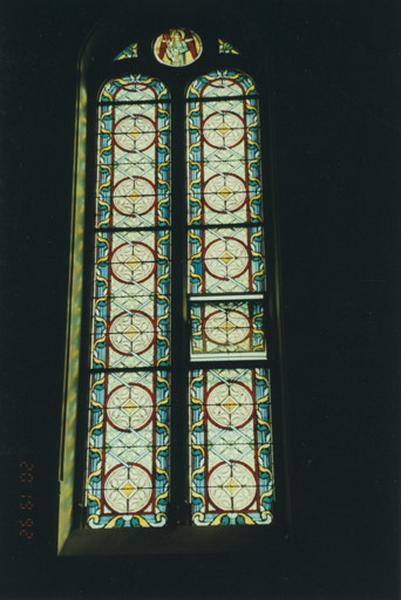 Verrière : ange portant l'échelle de la Déposition, par T. Bohl et Feurer, 1895.