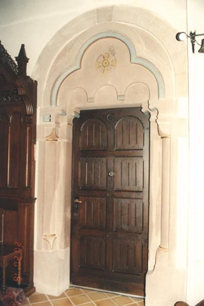 Choeur : porte de la sacristie.