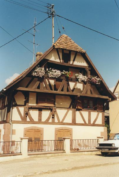 Mur-pignon du logis sur rue.