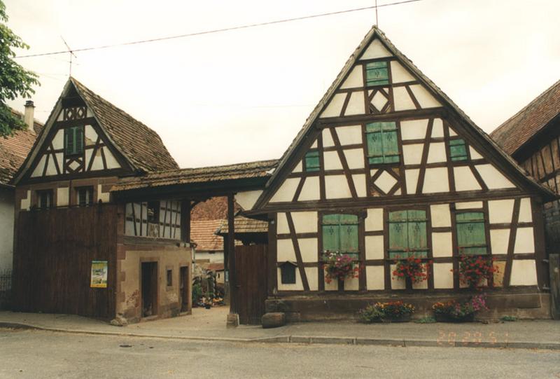 Vue d'ensemble sur la rue.