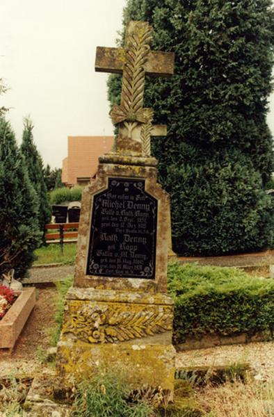 Tombeau de Michel Denny et de son épouse, par Hagenbach, 1er quart du 20e siècle.