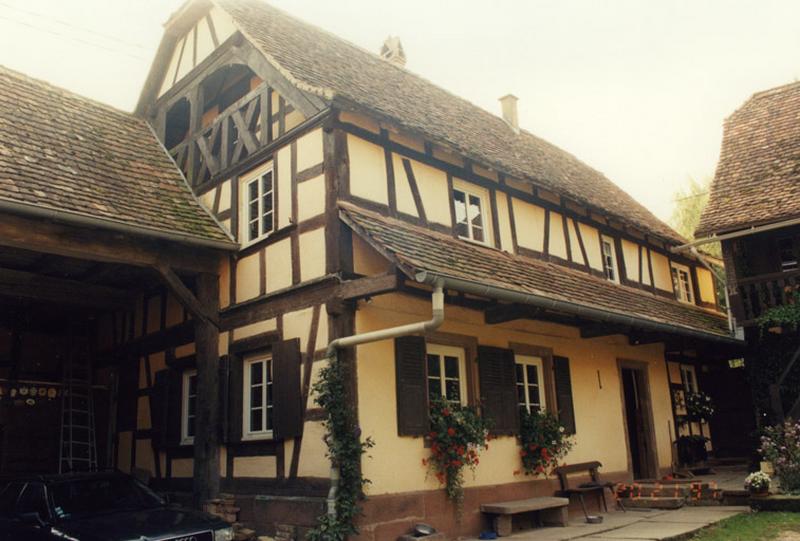 Le logis vu depuis la cour.