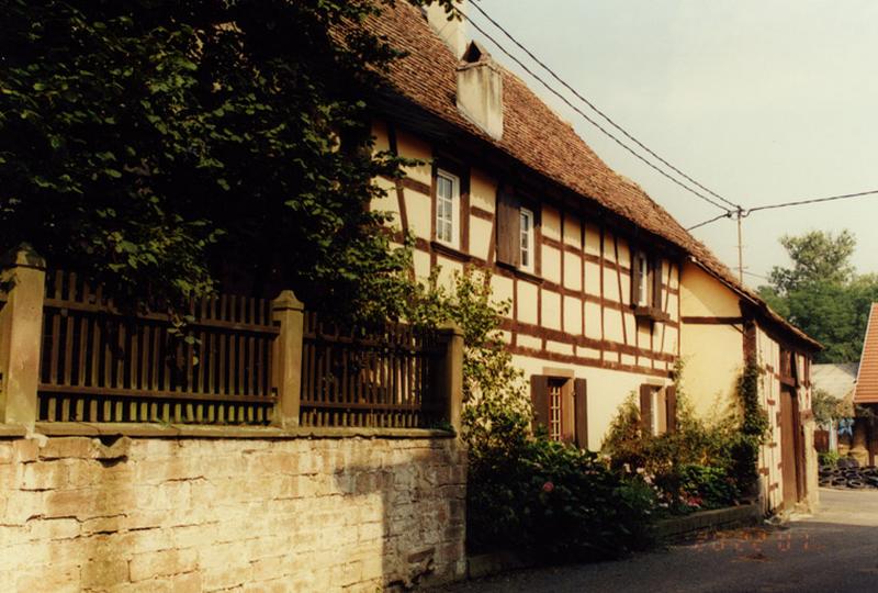 Le logis vu depuis la ruelle.