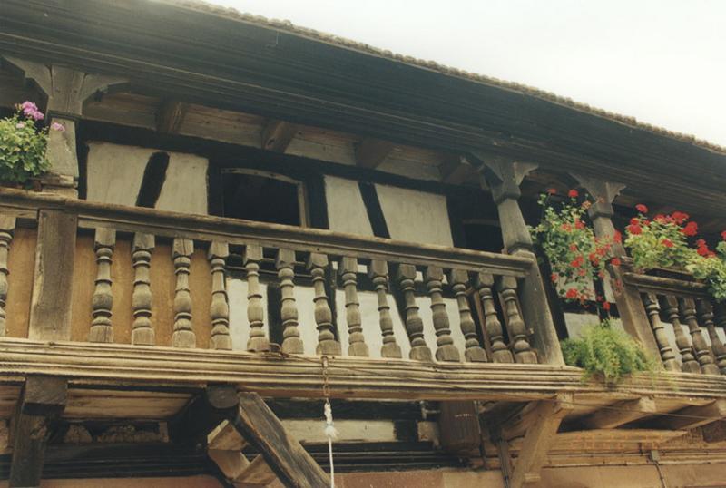 Etable, élévation sur cour, détail de la coursière.