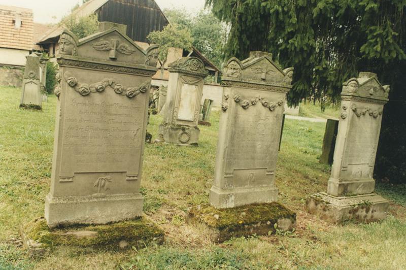 Tombeaux de Michael, Catharina et Georg Jung, morts en 1834 et 1835.