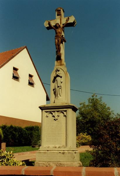 Croix de chemin (A), rue Principale, datée 1924.