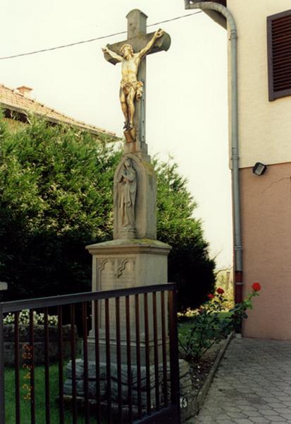 Croix de chemin (G), 20 rue des Canards, par F. Marx à Brumath, 1927.