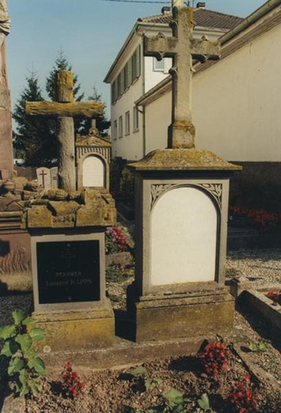 Tombeaux des curés Laurent Kapp et Aloïse Conrad, 4e quart du 19e siècle.