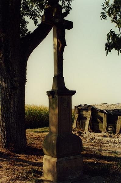 Croix de chemin (G), vue d'ensemble.