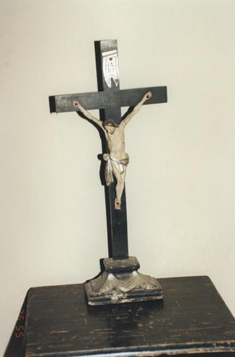 Croix d'autel : Christ en croix, limite du 18e et du 19e siècle.