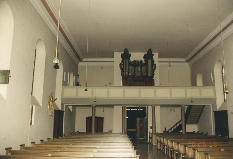 La nef vers la tribune d'orgue.