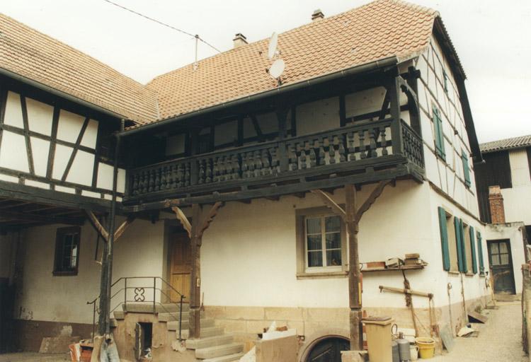 Mur-gouttereau du logis sur cour.