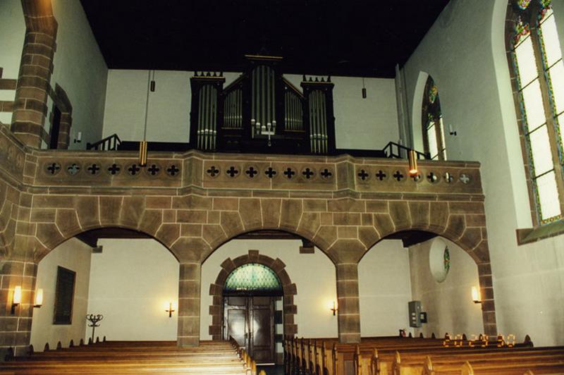 La nef vers la tribune d'orgue.