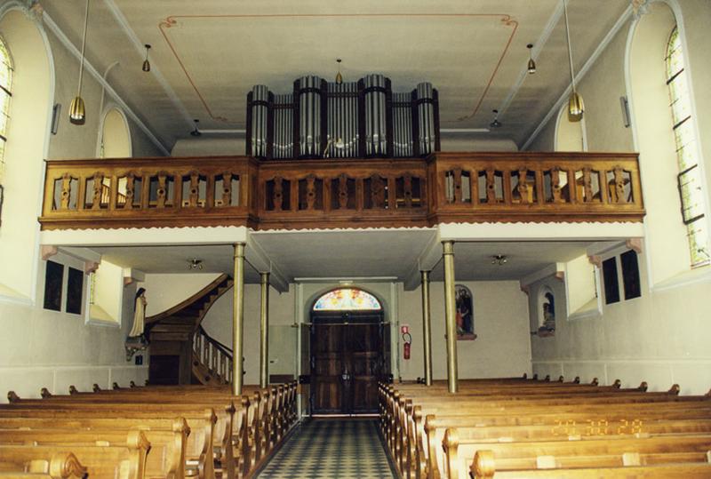 La nef vers la tribune d'orgue.