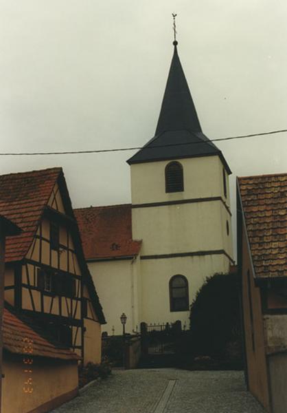 Vue de la tour depuis le chemin de l'Eglise.