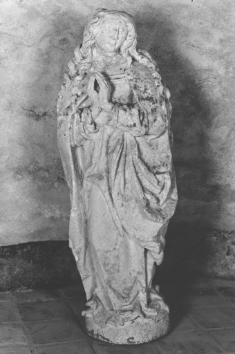 Statue de la Vierge : vue d'ensemble.