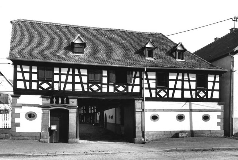 Vue d'ensemble sur rue.