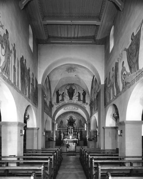 Vue intérieure vers le choeur.